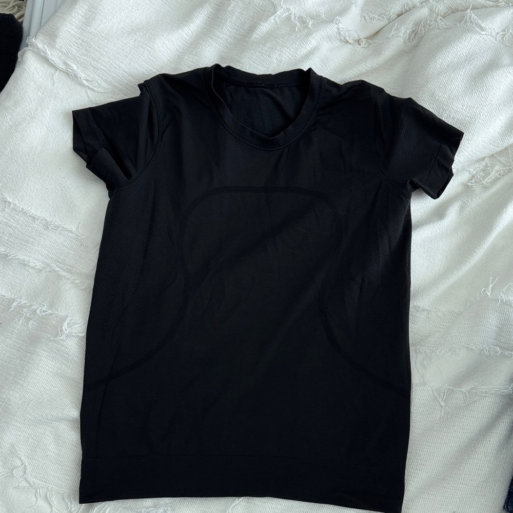 LULULEMON tee